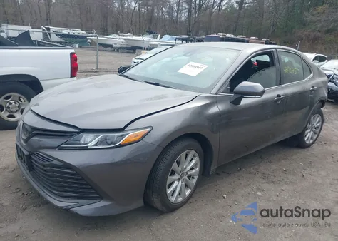 2020 Toyota Camry Le Awd z USA, uszkodzony, nr VIN 4T1L11BK1LU009023